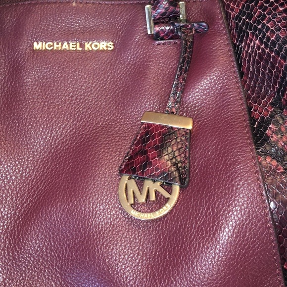 Michael Kors Snake Maroon Bag - Picture 2 of 8